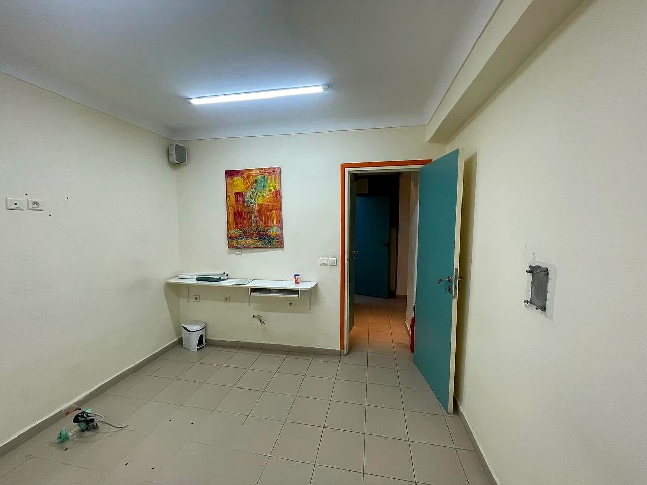 Bureau 100m² avec Clim : Pas de porte à vendre — photo 8