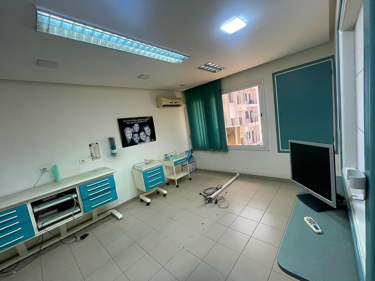 Bureau 100m² avec Clim : Pas de porte à vendre — photo 1