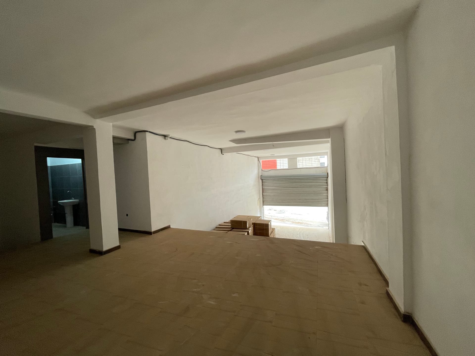 Local commercial 140 m² double orientation à vendre à Tamaris1 Dar Bouazza — photo 3