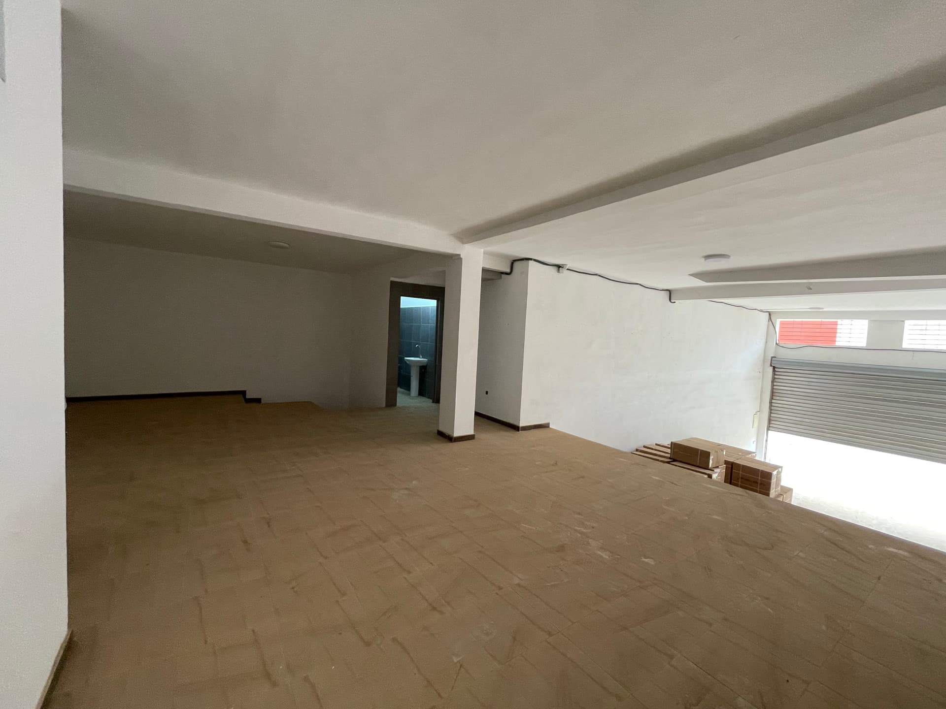 Local commercial 140 m² double orientation à vendre à Tamaris1 Dar Bouazza — photo 2