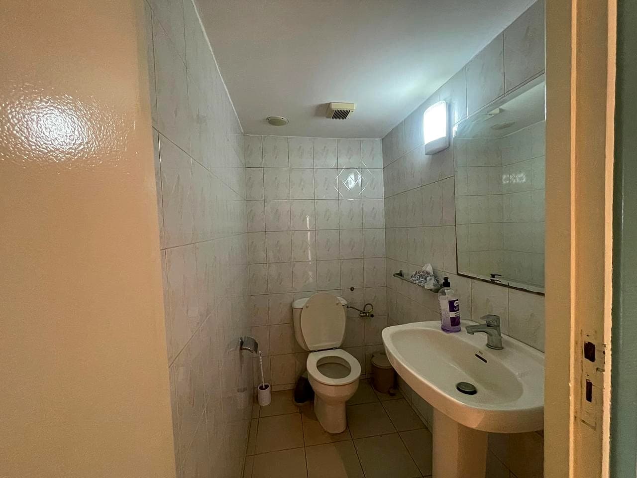 Bureau 100m² avec Clim : Pas de porte à vendre — photo 3