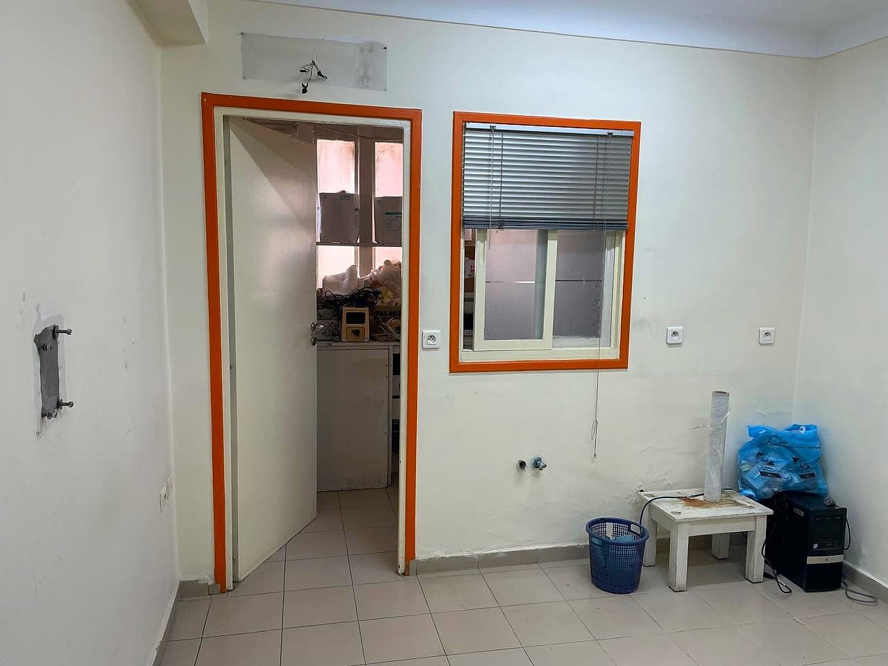 Bureau 100m² avec Clim : Pas de porte à vendre — photo 5