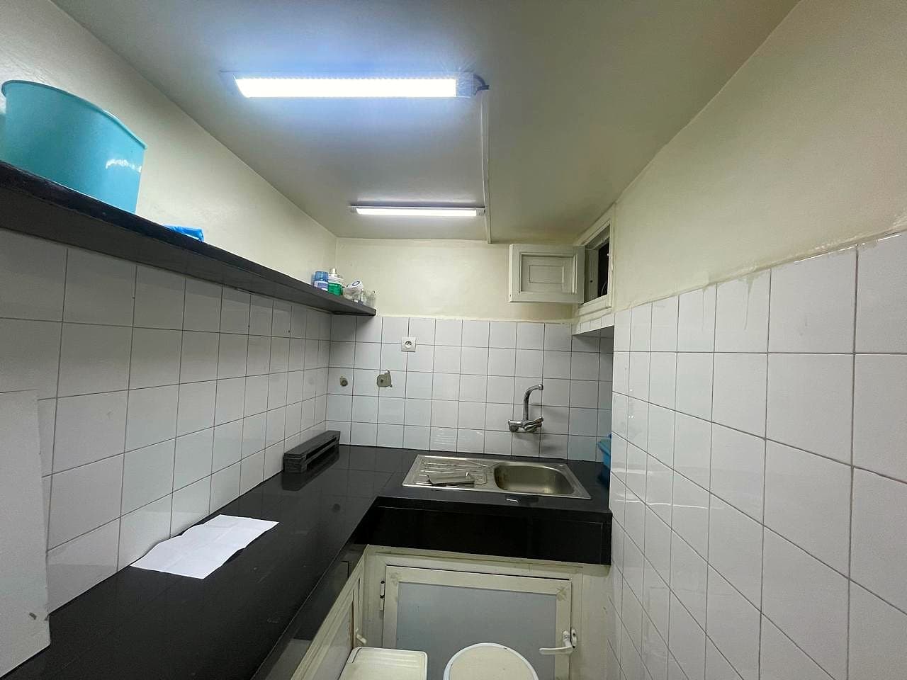 Bureau 100m² avec Clim : Pas de porte à vendre — photo 2