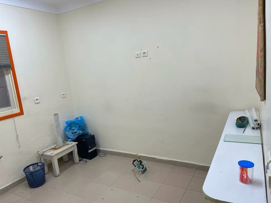 Bureau 100m² avec Clim : Pas de porte à vendre — photo 4