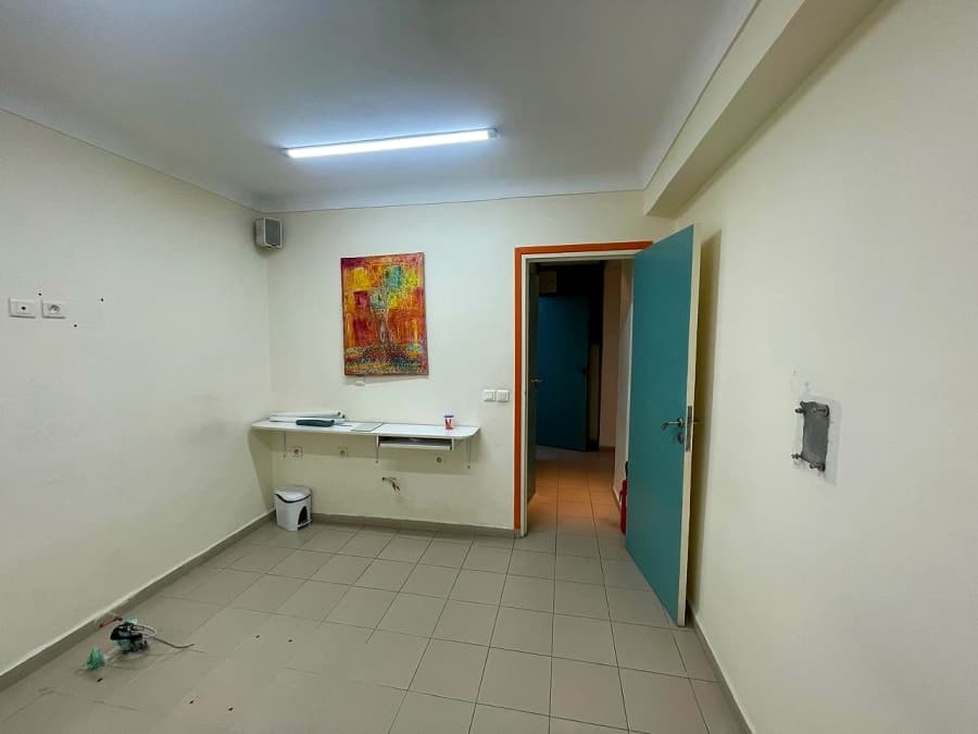 Bureau 100m² avec Clim : Pas de porte à vendre — photo 8