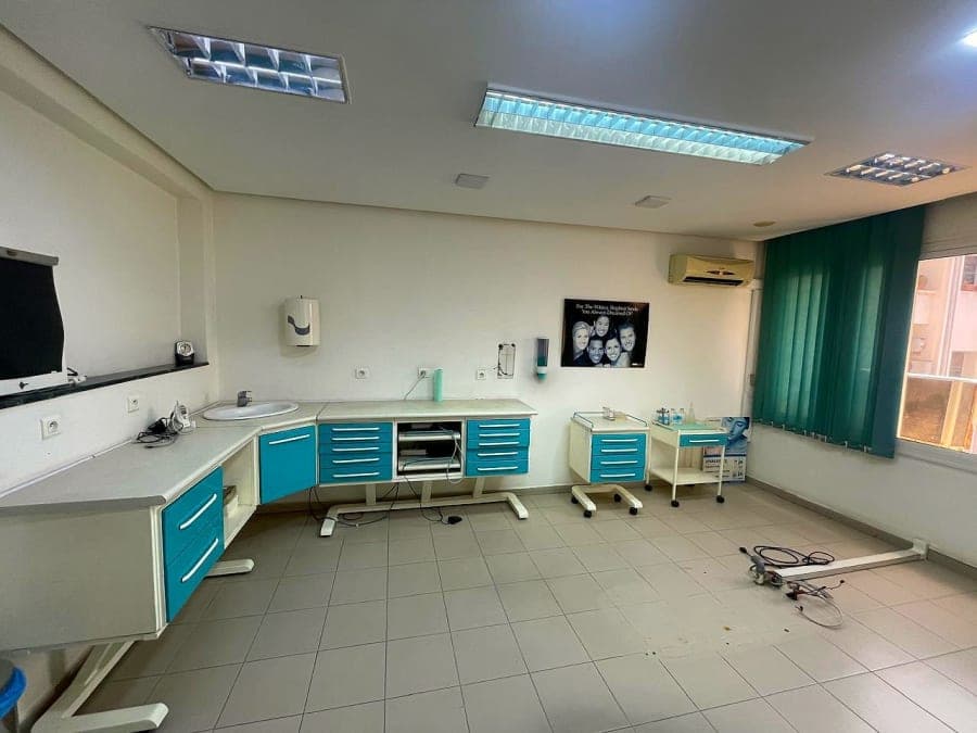 Bureau 100m² avec Clim : Pas de porte à vendre — photo 15