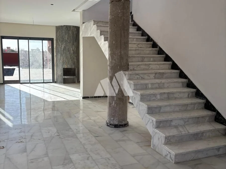 Villa 4 chambres de 882 m² — 4