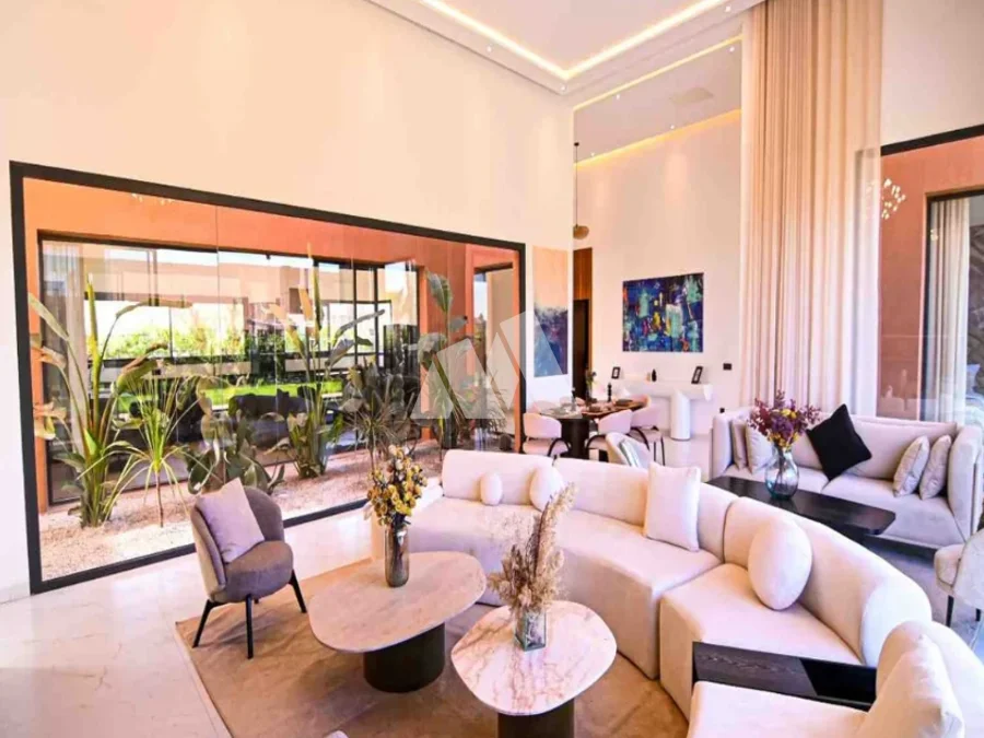 Villa 4 chambres de 757 m² — 3