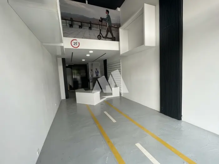 Local commercial 86 m² climatisé Derb Ghalef Casablanca à vendre — photo 1