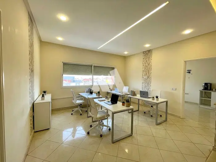Bureau 100 m² à louer Casablanca Ain Chock cuisine équipée étage 3 — photo 1