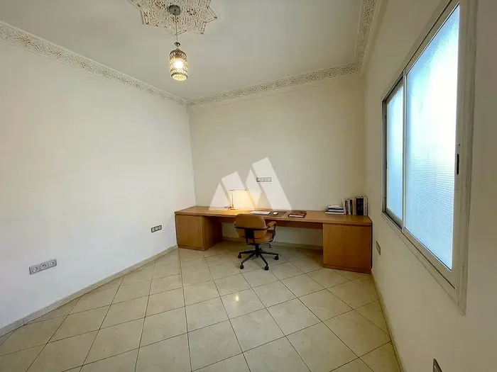 Bureau 100 m² à louer Casablanca Ain Chock cuisine équipée étage 3 — photo 4