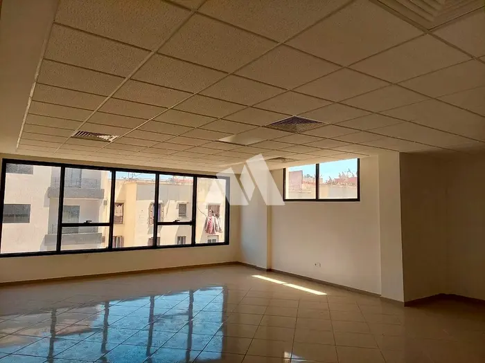 Bureau 65 m² à vendre Sidi Maarouf Casablanca équipé ascenseur — photo 1