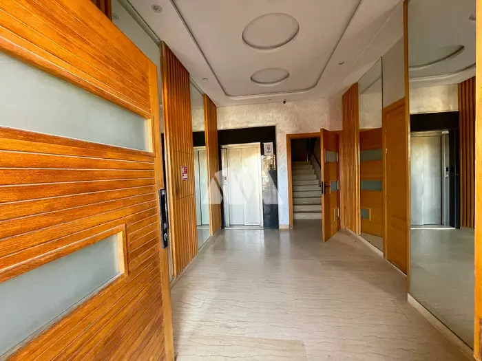 Bureau 65 m² à vendre Sidi Maarouf Casablanca équipé ascenseur — photo 4